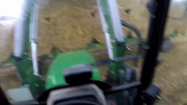 "Błyskawiczny" zbiór słomy. John Deere w akcji! смотреть онлайн