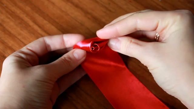Роза из атласной ленты / Простой способ / DIY Satin Ribbon Rose смотреть онлайн