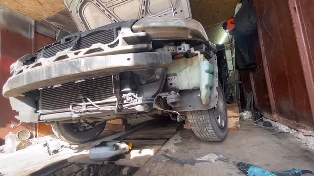 КАК снять передний бампер + телевизор с радиаторами VW Passat B5+. СЕРВИСНОЕ ПОЛОЖЕНИЕ смотреть онлайн