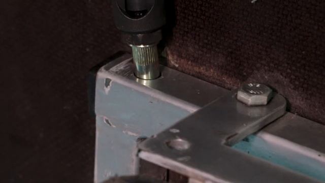 Как пользоваться заклепочником? | Резьбовой заклепочник смотреть онлайн