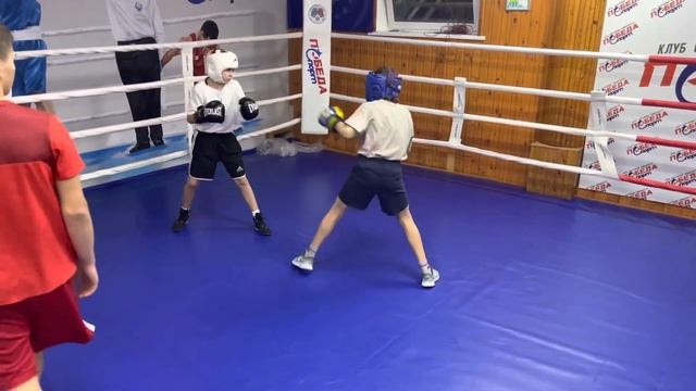 Спарринг с сильным соперником 2010 год ( белый шлем) - 2012 год (синий шлем) смотреть онлайн