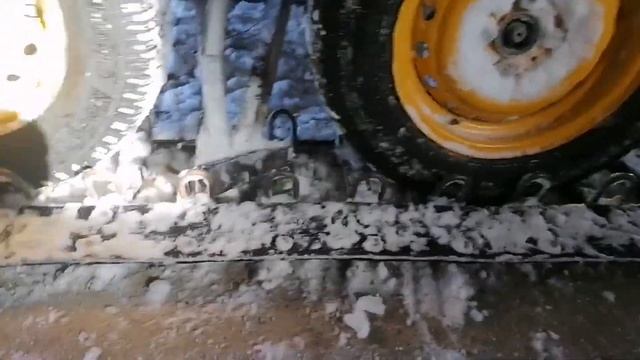 Самодельный гусеничный вездеход. Поломка в лесу. Как очистить снег с траков. смотреть онлайн