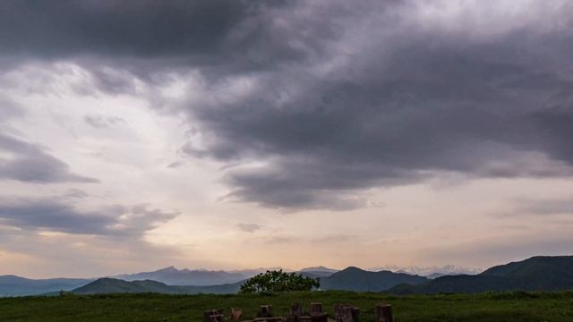 Timelapse of a stormy sky. смотреть онлайн