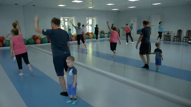 Лечебная физкультура вместо таблеток. Ведущие телепроекта "Полетели!" на ЛФК в санатории смотреть онлайн