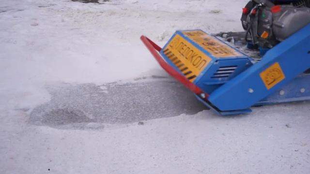 Очистка асфальта от наледи Ледоколом смотреть онлайн