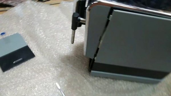 Redmond RCM-1517 снимаем кожух