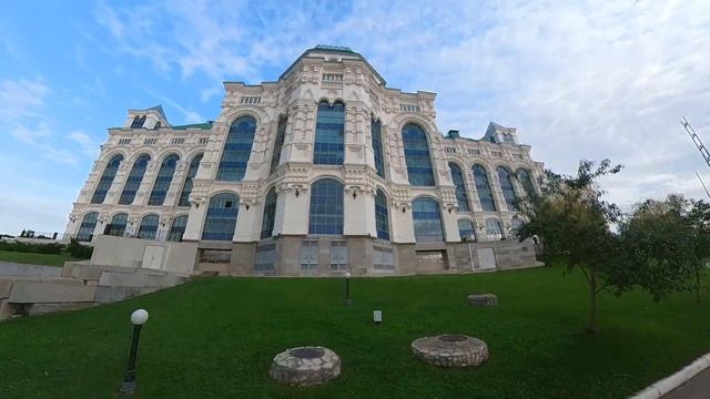 Театр оперы и балета Астрахани, и "чрезвычайные правила для моноколесников" смотреть онлайн