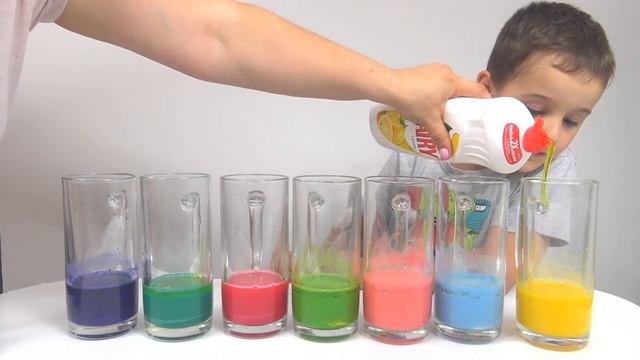 ЦВЕТНАЯ ПЕНА Как сделать KIDS EXPERIMENTS VOLCANO OUT OF COLORED FOAM смотреть онлайн