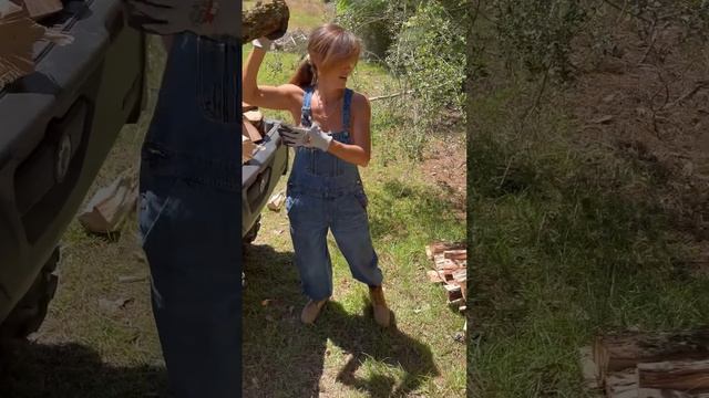 🪵 Cutting, splitting, and stacking my wood. “Make it with Mary Construction” смотреть онлайн