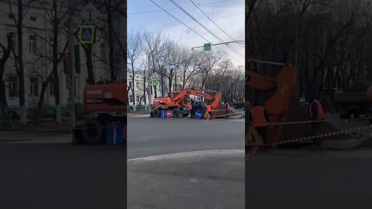 Как-то даже уже не смешно. Новый асфальт на Кирова ломают — под ним трубы рвануло смотреть онлайн