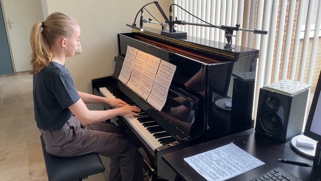 Frozen - Let It Go (Piano Solo Leiki Ueda) смотреть онлайн