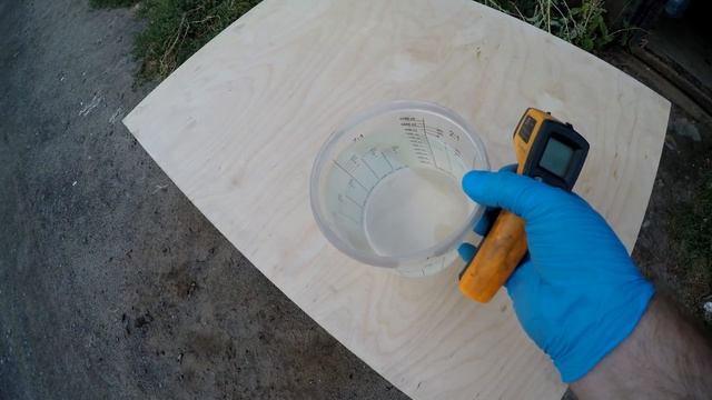 Эксперименты с эпоксидной смолой. Как залить эпоксидную смолу, чтобы не закипела ! смотреть онлайн