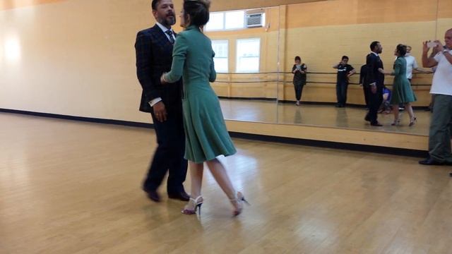 Argentine tango workshop: Fabian Peralta & Josefina Bermudez Avila- walk & vaiven смотреть онлайн