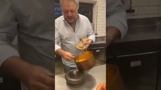 Gamberi e verdure in tempura con zucca, riso zucca fagioli e baccalà, spaghetti zucca e salsiccia смотреть онлайн