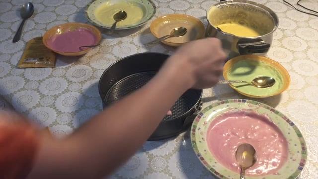 Как приготовить радужный торт? / How to make a rainbow cake? смотреть онлайн