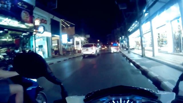 По острову Пхукет на арендованом скутере смотреть онлайн