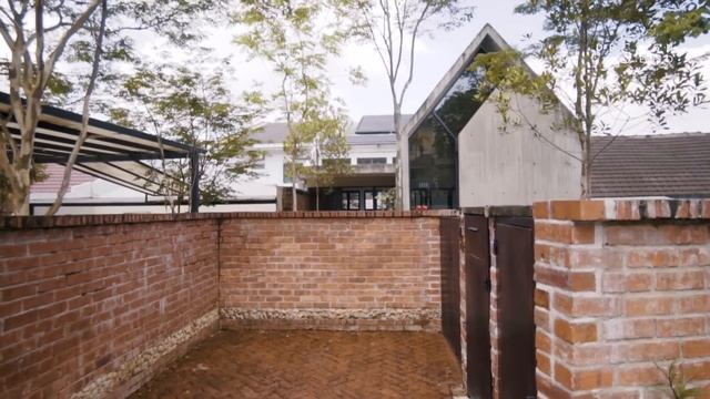 Tropical Concrete House | Terrace House Transformation | Malaysia’s Extraordinary Architecture Tour смотреть онлайн