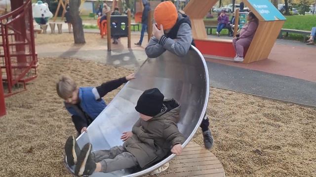 Посетили новые аттракционы в сквере Городской сад Карасунский смотреть онлайн