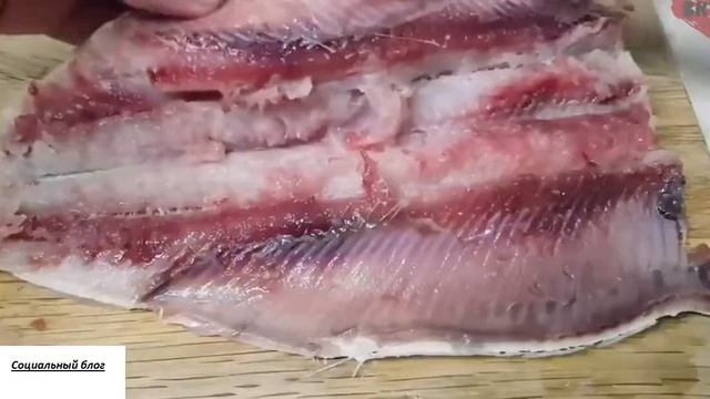 Жена показала как почистить селёдку быстро и без костей смотреть онлайн