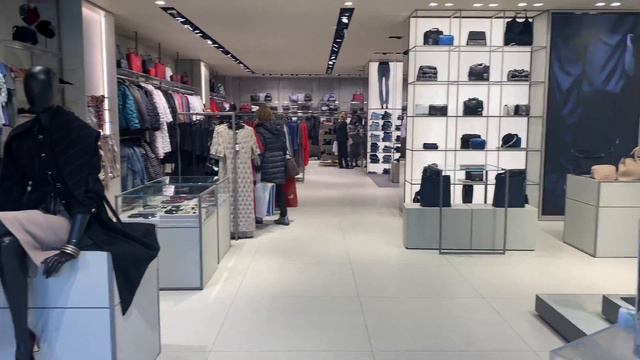 Витрины Италии Аутлет в Серравале Шоппинг Vlogmas смотреть онлайн