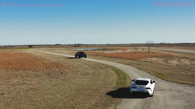 2020 Toyota Supra vs Hennessey V8 Raptor смотреть онлайн