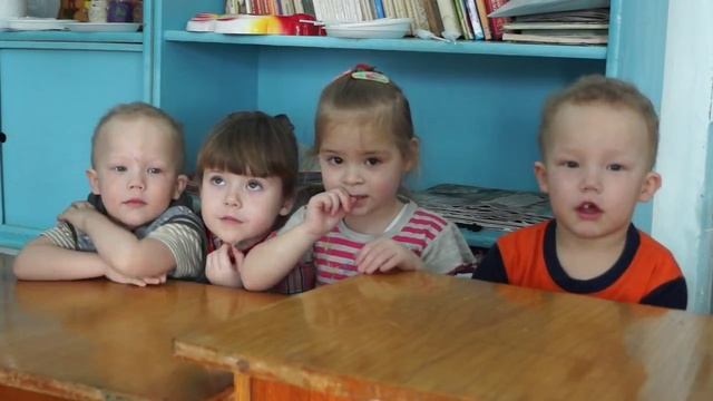 Дети в саду с Чирон рассказывают стихи.mp4