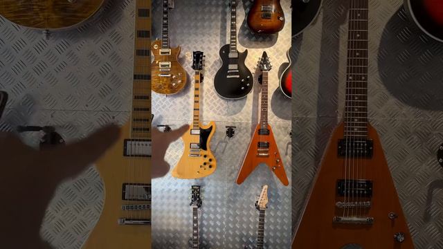 Not another Les Paul review 👀 #gibson #flyingv #gibsonrdcustom #electricguitar смотреть онлайн