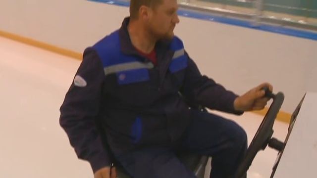 Процесс покраски и создания льда в Ледовом дворце "Алау" смотреть онлайн