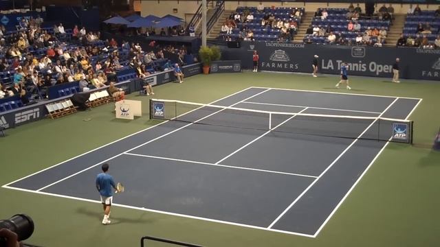Michael Chang (serving & dancing) v. Jim Courier - L.A. Tennis Open 2009 UCLA смотреть онлайн