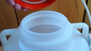 Емкость для сахарной браги с водяным затвором