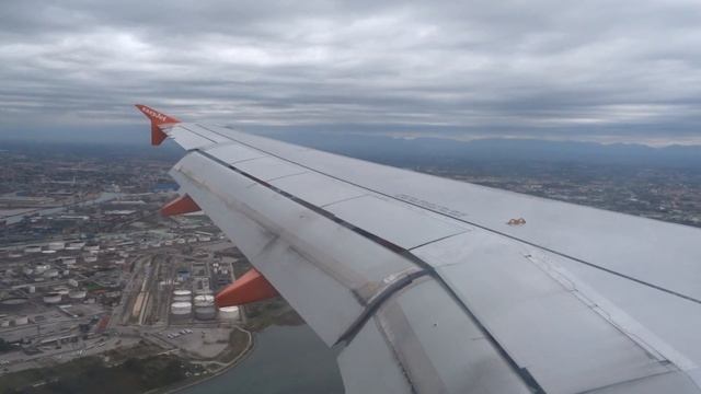 Easyjet Airbus A319 Awesome Scenic Approach and Landing at Venice Marco Polo Airport смотреть онлайн