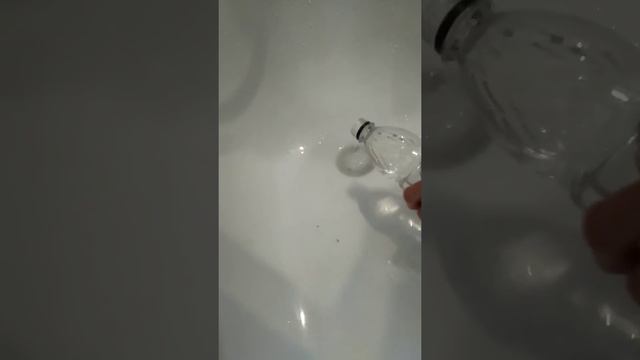 Мама смешивает в ванне соду и уксус ???? смотреть онлайн