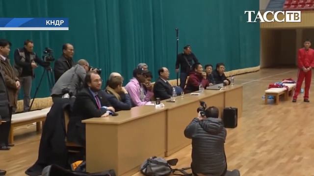 Деннис Родман будет тренировать сборную КНДР по баскетболу смотреть онлайн