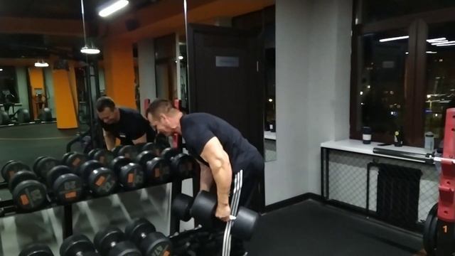 Молотковый подьем на бицепсы гантелей 50 кг. Как поднимать не перенапрягая дельту и без прогиба.#ка смотреть онлайн