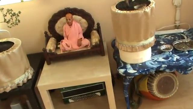 Бхакта Павел прабху - Киртан (СПб 2012) смотреть онлайн