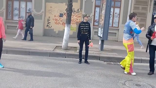 Гуляем|Смешной клоун ) смотреть онлайн