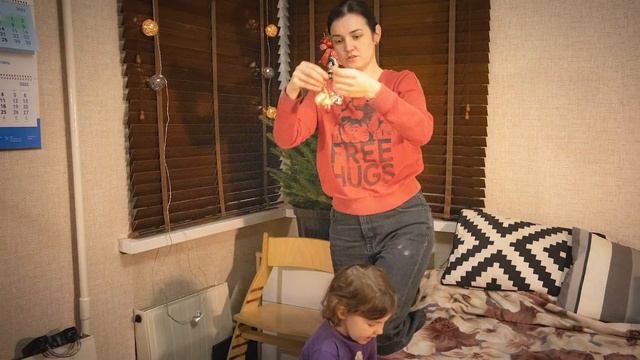 Украшаем живую новогоднюю елку 2021 смотреть онлайн