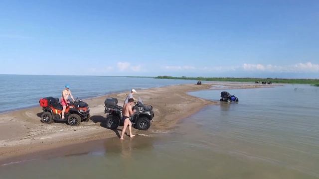 Бурундайские квадроциклисты смотреть онлайн