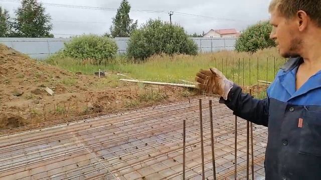 Как загнуть/загибать выпуска из стены в плиту. Как построить монолитный дом. смотреть онлайн