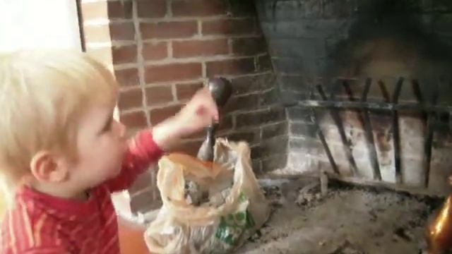 Саша чистит камин смотреть онлайн