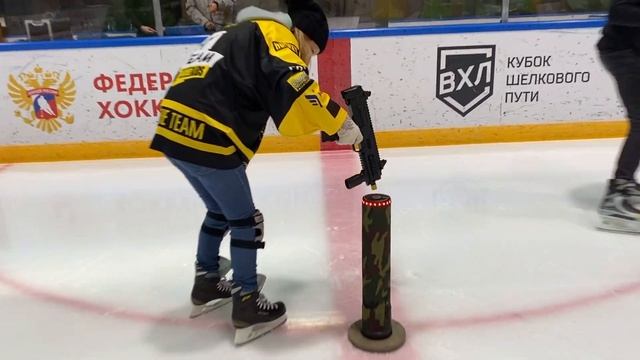 MRS HOCKEY: ЛАЗЕРТАГ НА ЛЬДУ! Хоккейные мамы Vs дети хоккеисты! #hockey4kids