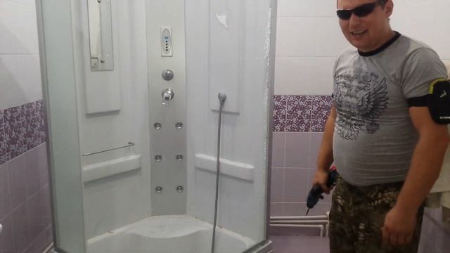 Немного о душевых кабинах. Безопасные стекла. смотреть онлайн