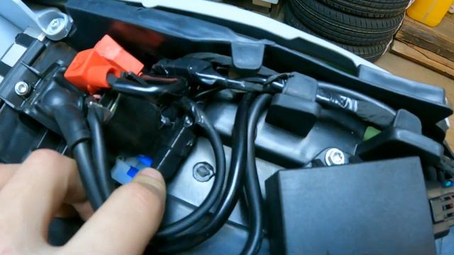 Разбираю переднюю часть мотоцикла GR 8. Чуть не попал на ремонт двигателя ? смотреть онлайн