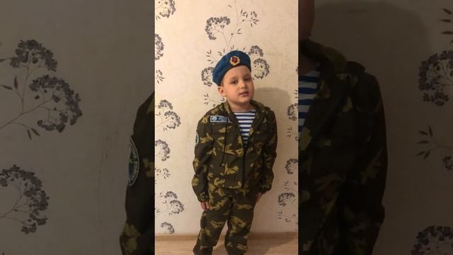 Стихотворение В. Берестова «Великан» в исполнении Лакомова Андрея. смотреть онлайн