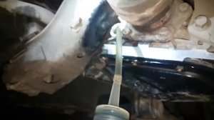 Откачка масла из коробки шприцом