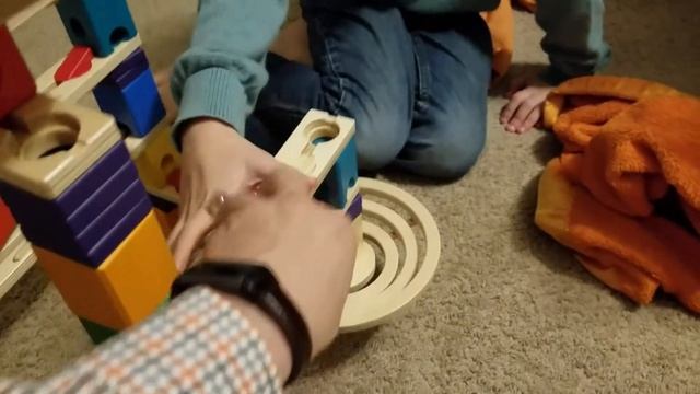 Epic Marble Run Review (HAPE Vertigo marble run) смотреть онлайн