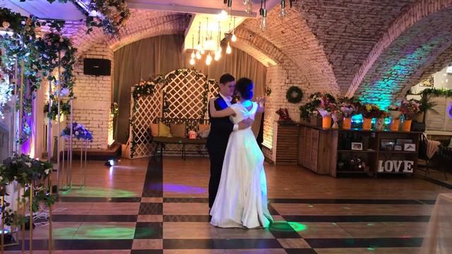 Очень красивый первый танец смотреть онлайн