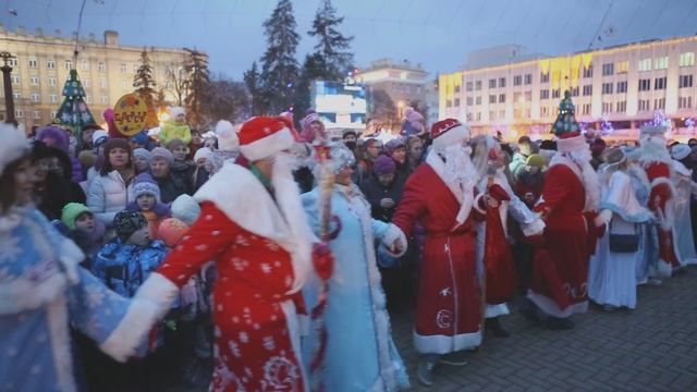 Падад Дедов Морозов в Белгороде. Часть 2 смотреть онлайн