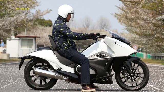 Honda NM4 01 Road Test WEB Mr Bike смотреть онлайн
