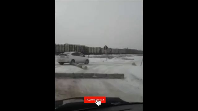 Поезд сошел с рельсов после столкновения с лесовозом смотреть онлайн